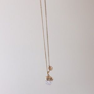 Pendant necklace with stone